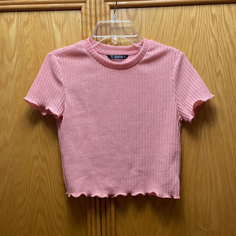 Pink t shirt cropped